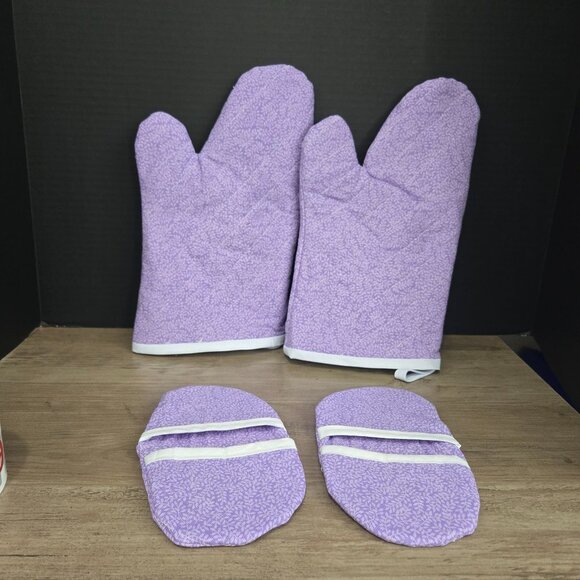 Grandma's Practical Handmade 2 Layer Oven mitt microwave mitt set Purple folage - Picture 1 of 6